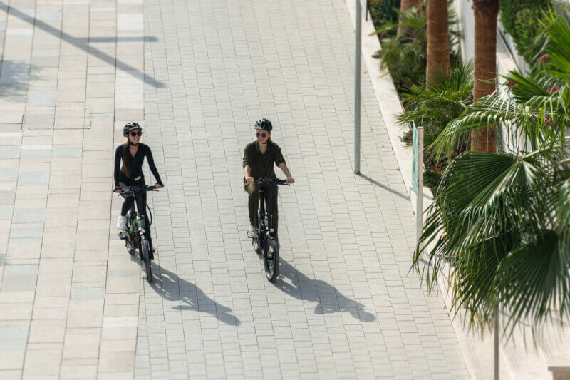 Biyiy Experience - 2 women riding bikes in the Dubai